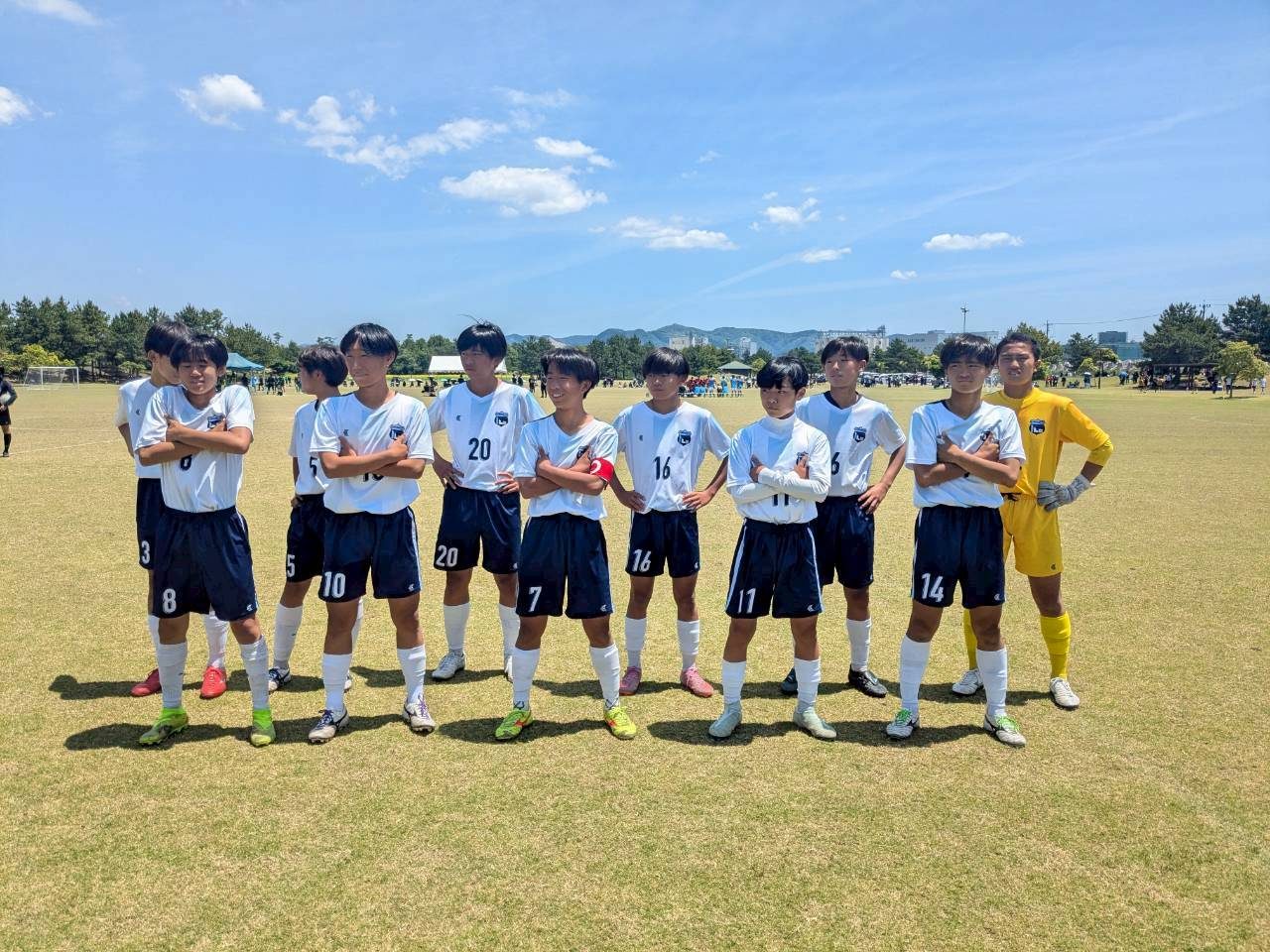 試合前に整列する選手たち